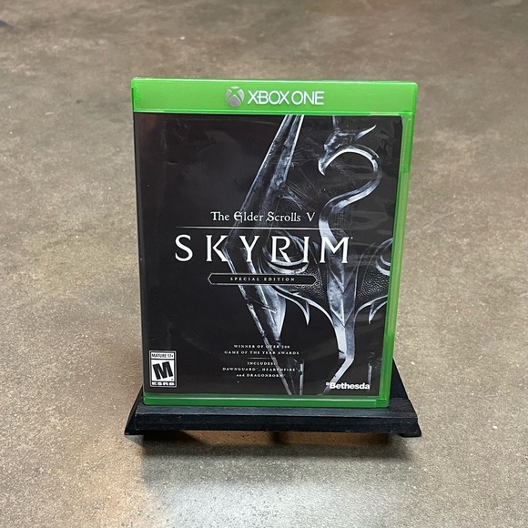 The Elder Scrolls V: Skyrim Special Edition (Xbox One, 2016) Disc, Case, Insert - Picture 2 of 7
